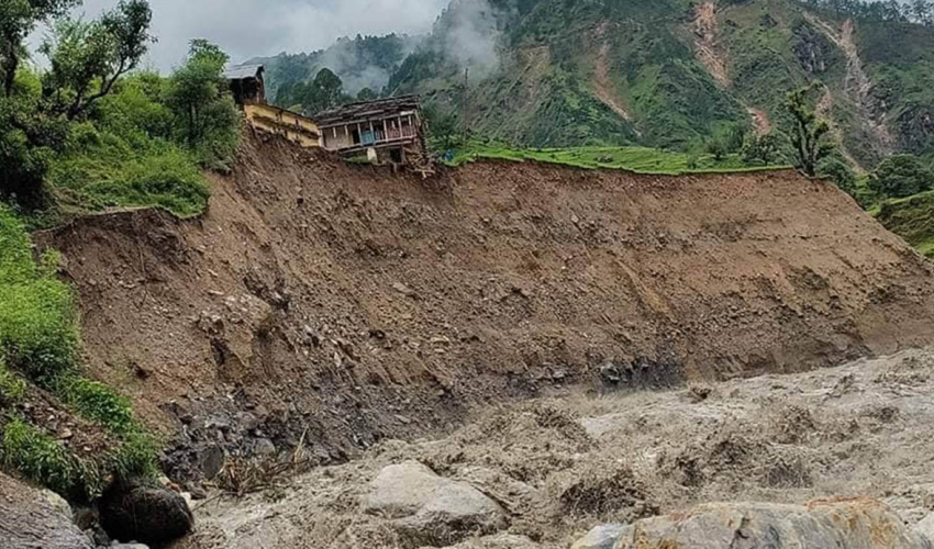 बाजुरामा बाढीले चार घर बगायो, २३ जनाको उद्धार